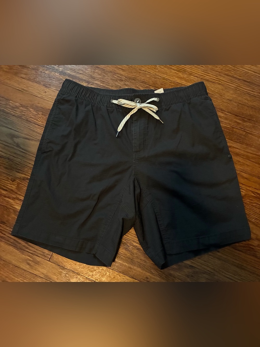 Men’s Vuori Grey Shorts, Size L.